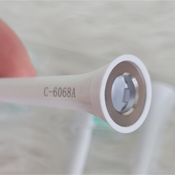 KHBO - 8 Toothbrush Refills - Picture 3 of 6